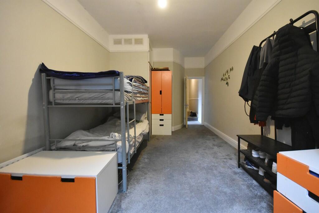 Bedroom 33-min