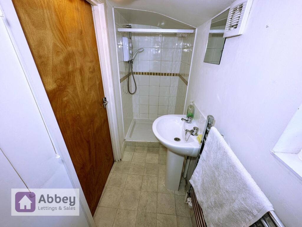 Annex/Games Shower Room