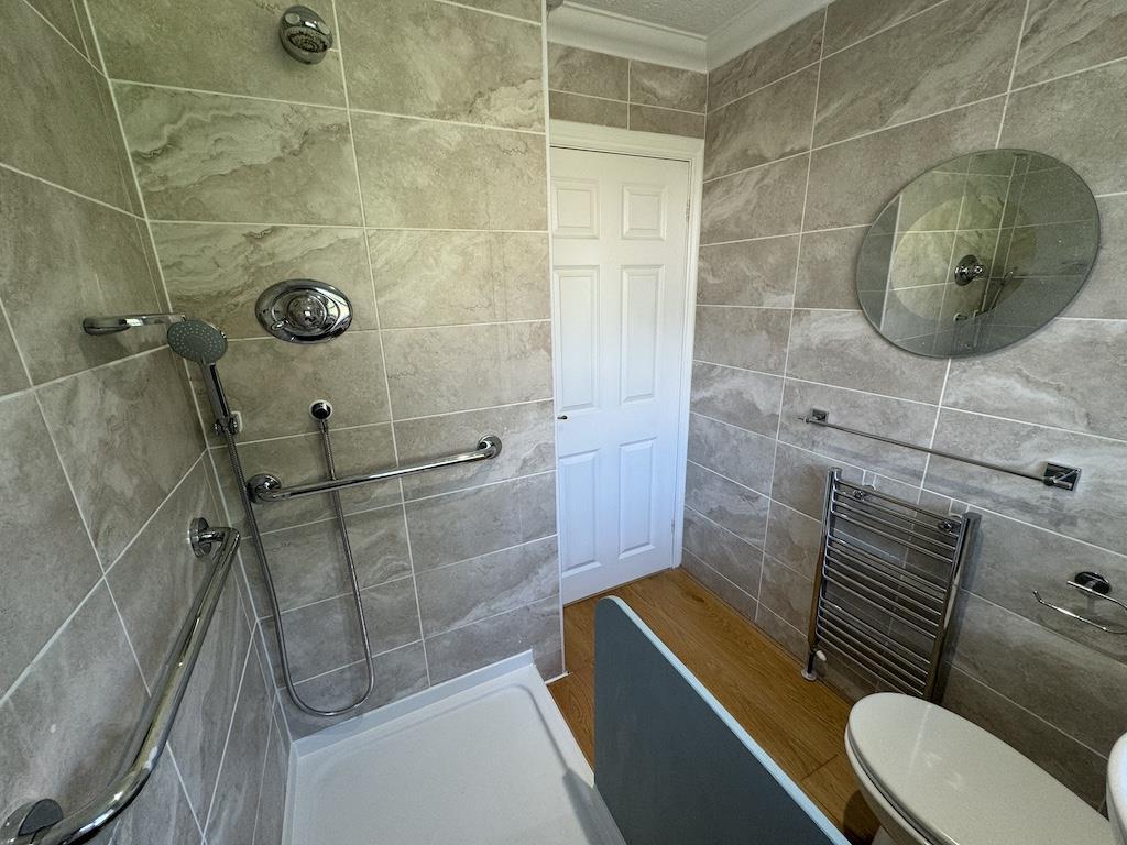 18 - Shower Room_.jpg