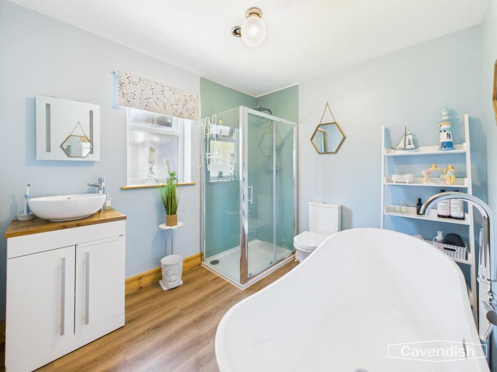 ENSUITE BATHROOM