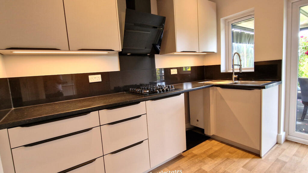 2ND KITCHEN/UTILITY AREA