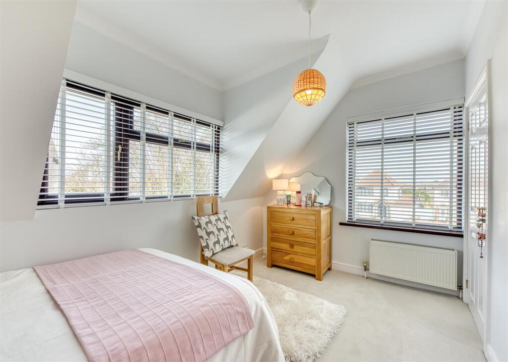 75 Birches Road-bed3a.jpg