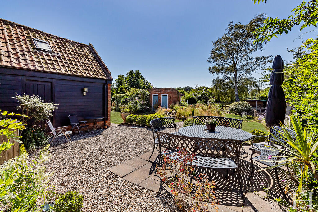 8655309-exteriorW...