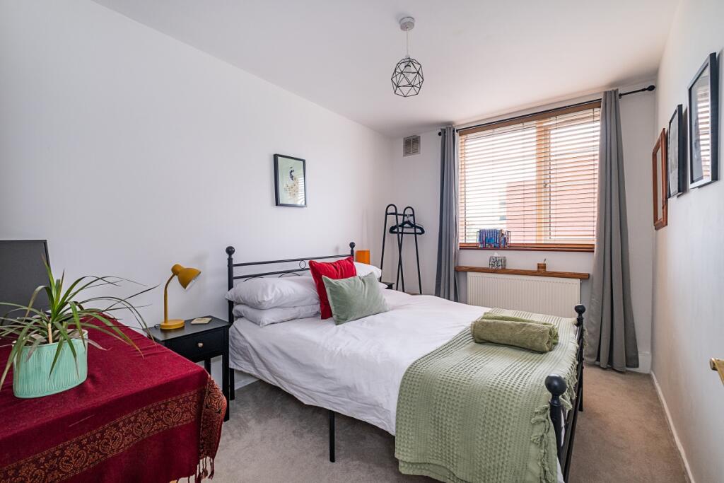 10-embassy-court-003