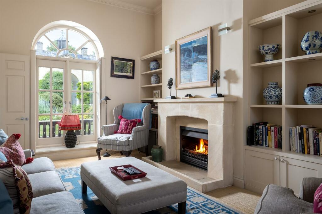 43 - 7 Sherborne Stables - GL54 3DW - Web.jpg