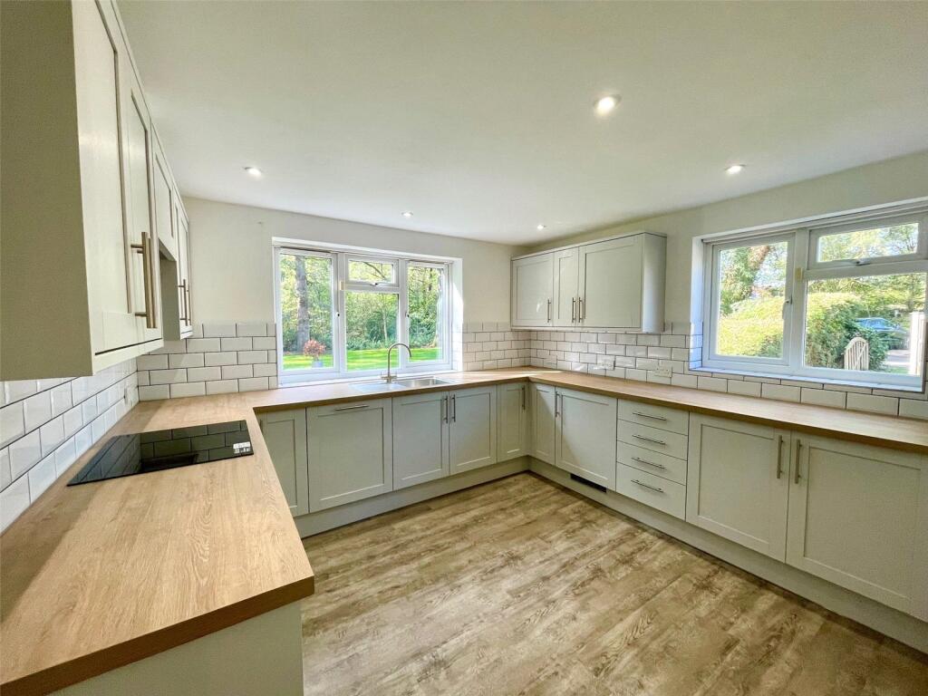 Lee Lane,  Marlow Rd, Pinkneys Green, Maidenhead, Berkshire, SL6