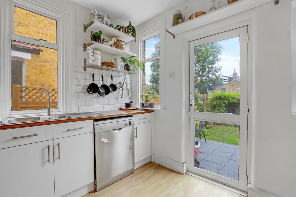 06-8e67JHPropWorld - 62 Byne Road - 16-medium.jpg