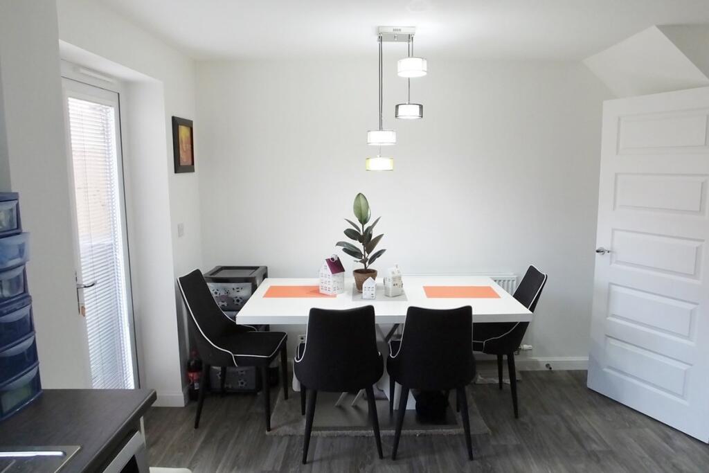 kitchen/dining room