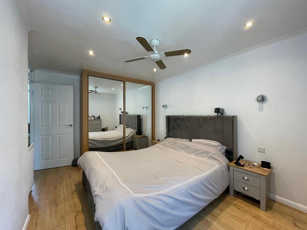 Bedroom Rear 2.jpeg