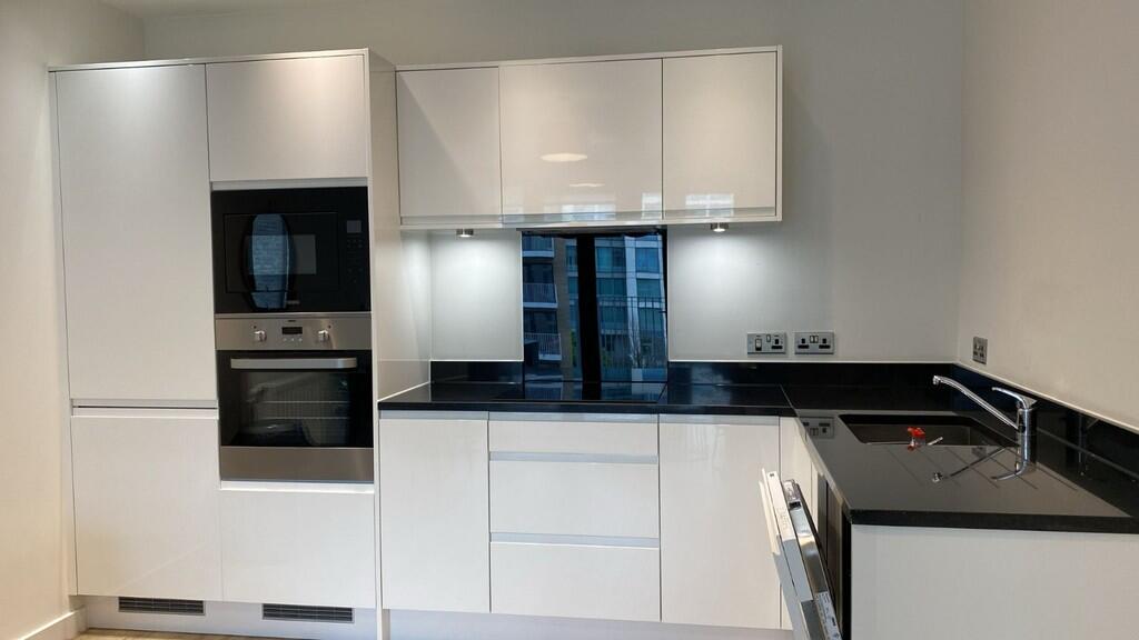 c88f7883-fdd4-475...