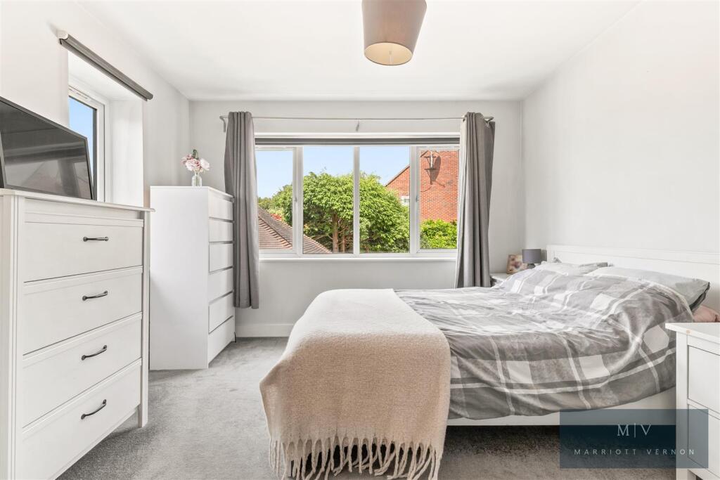 Flat 5, 69, Porchester House MV-2.jpg