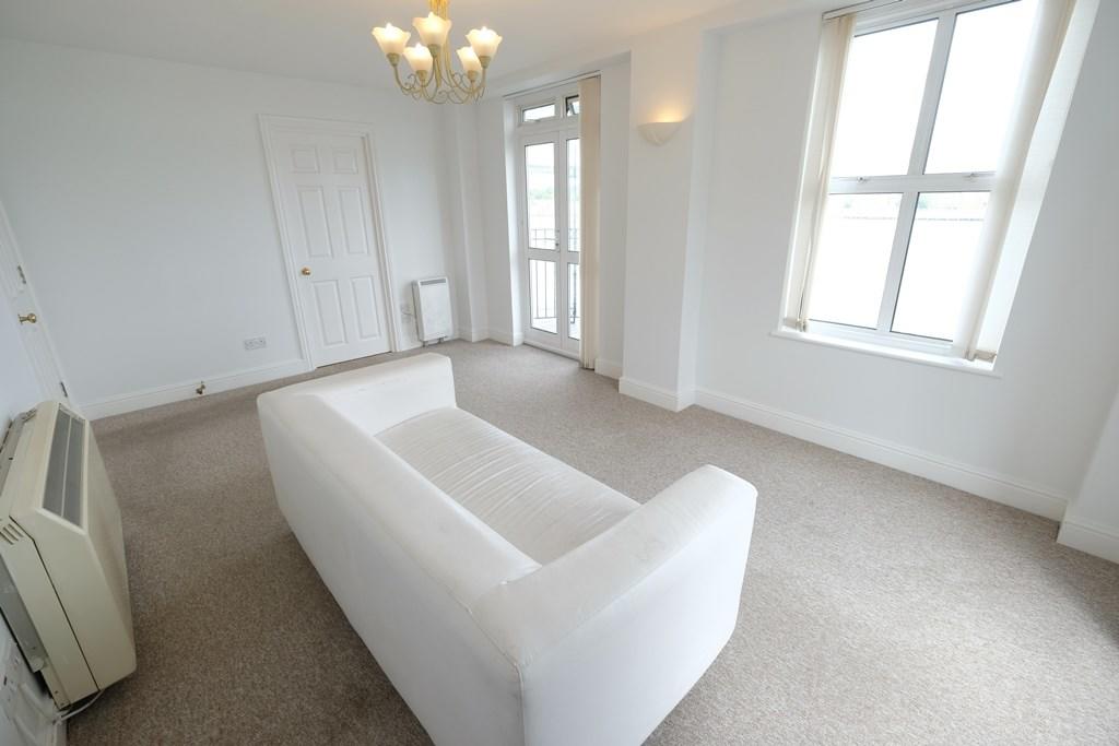 SITTING/DINING ROOM