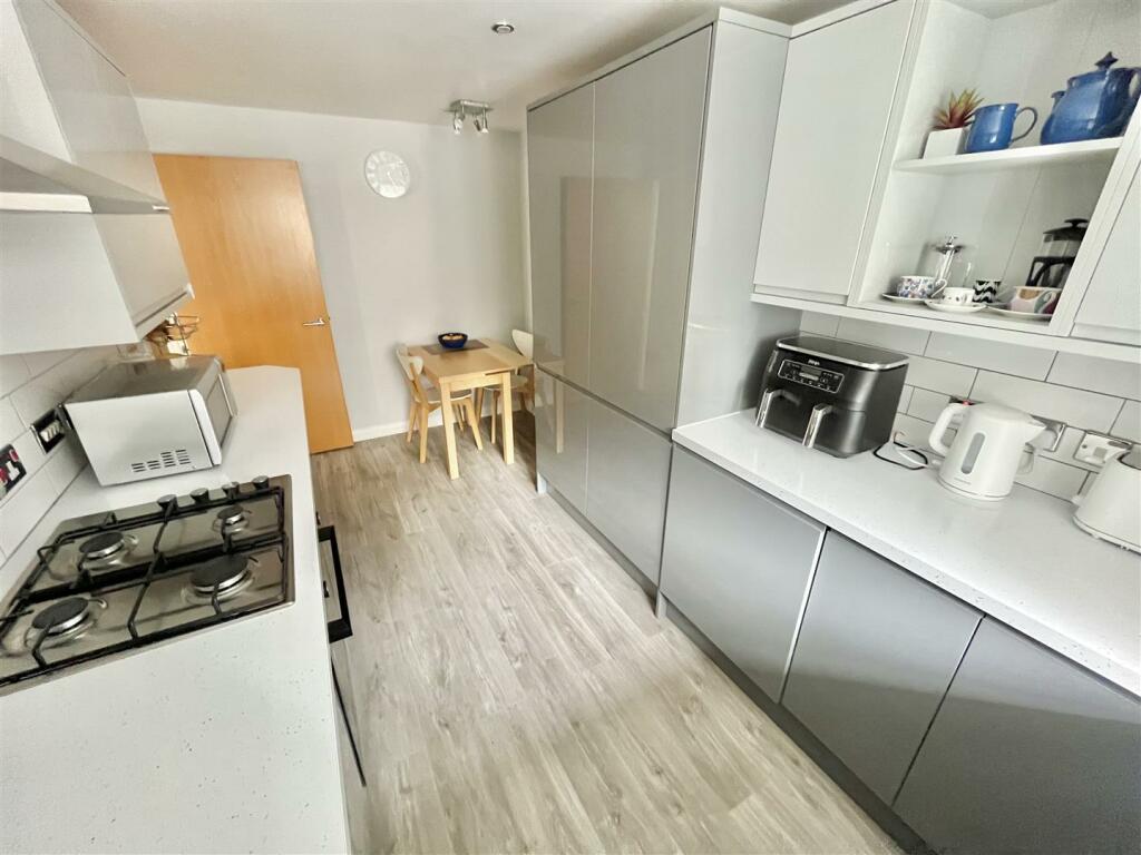 Breakfast Kitchen Aspect 3