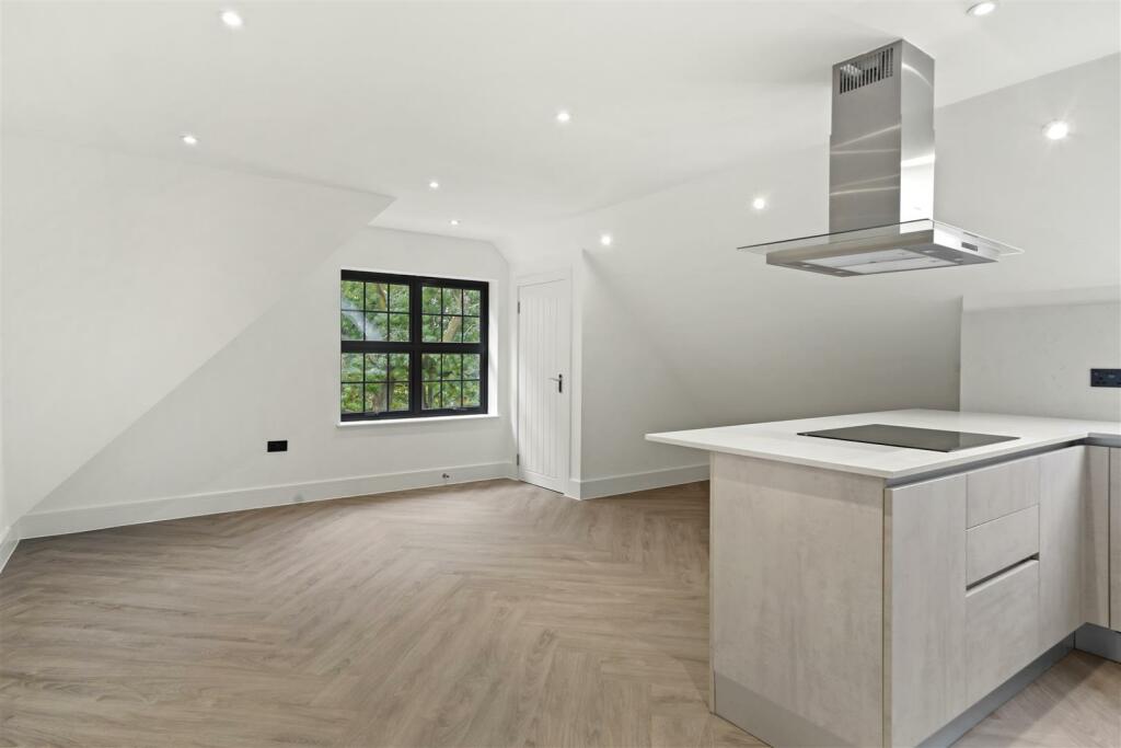 Flat 7 - 7, Sudbury Hill Close  - zKeWSVog2YaU2I3u