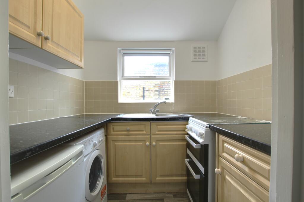 4 KITCHEN.jpg