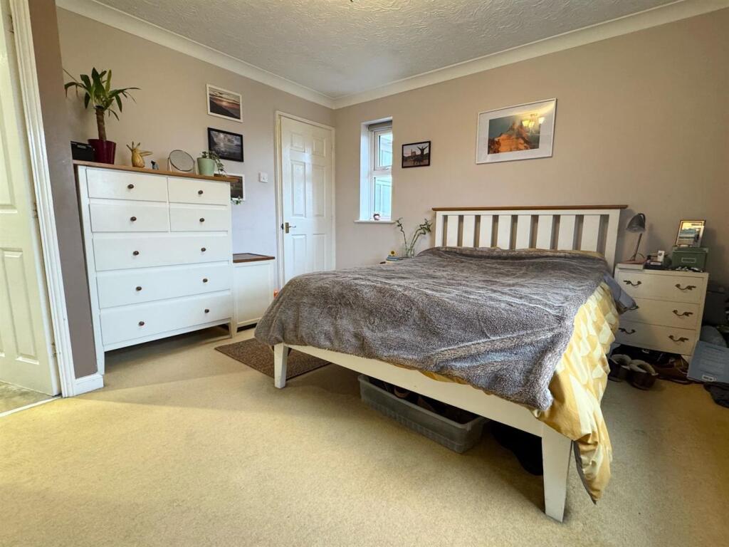 Master bedroom 2.jpg