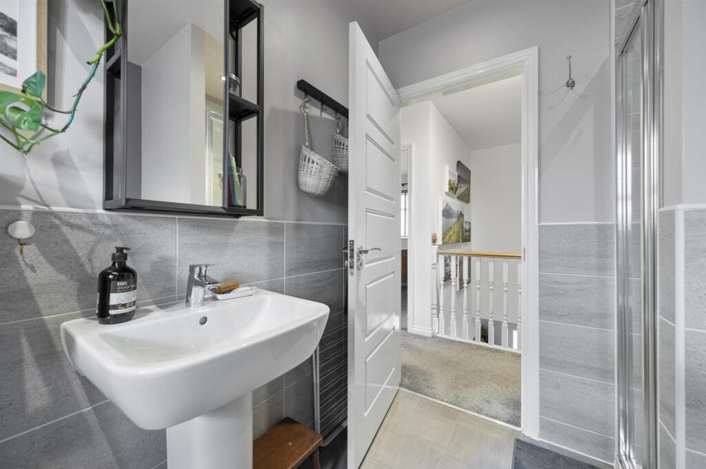 Bathroom to landing.jpg