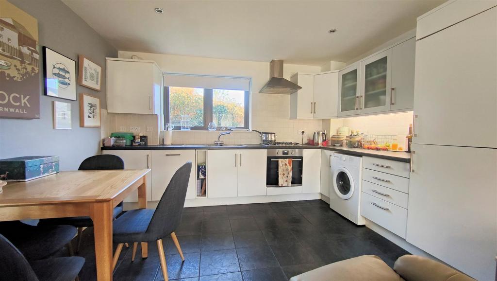 kitchen area.jpg