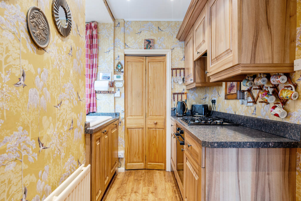 1305318-12-6842f36981881