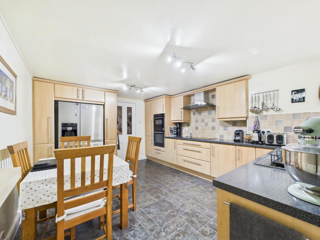 Kitchen/Breakfast Area
