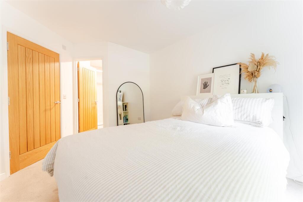 12 Strawberry drive Yatton_-9.jpg