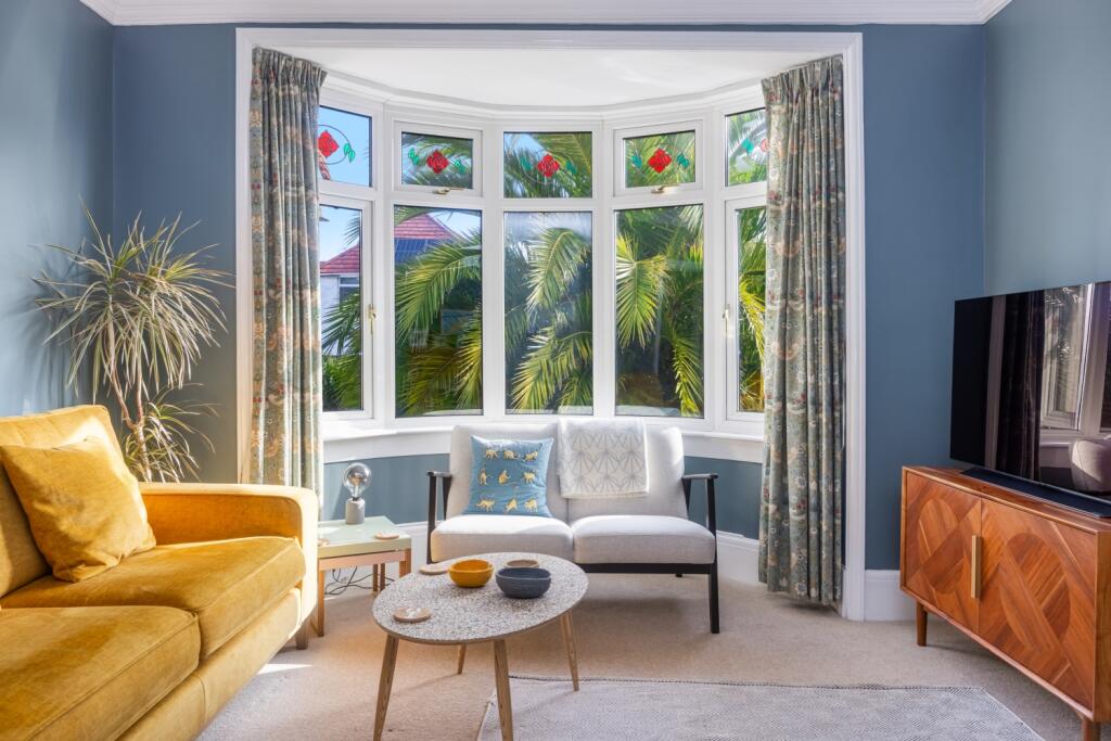 A25 - 20 Laura Grove Paignton - 250305