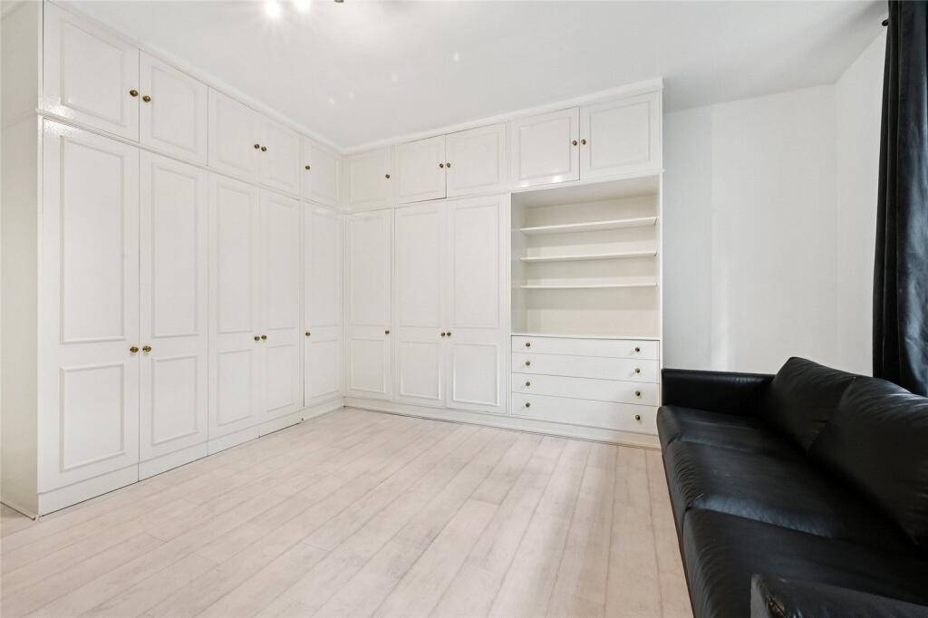 Studio Room