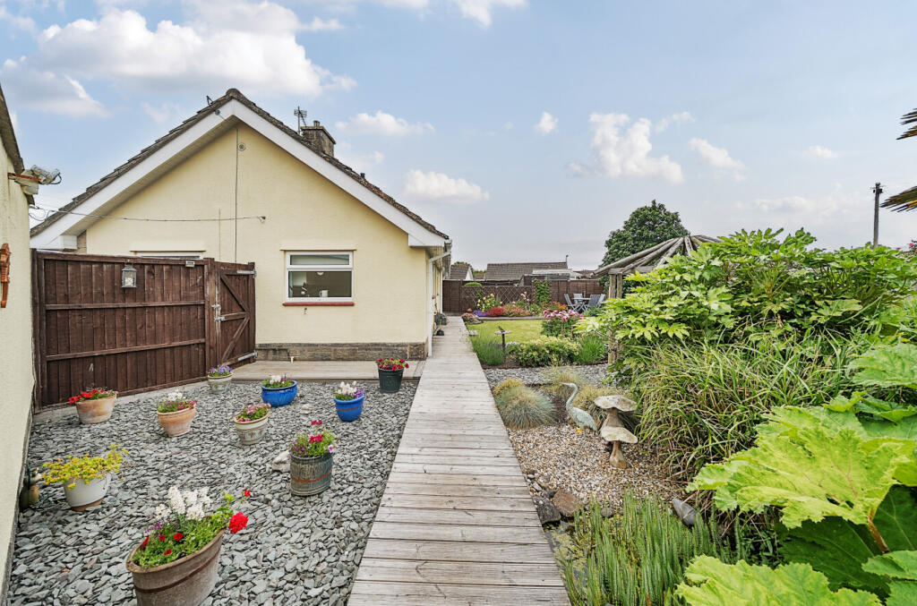 1299401-4-683824b...