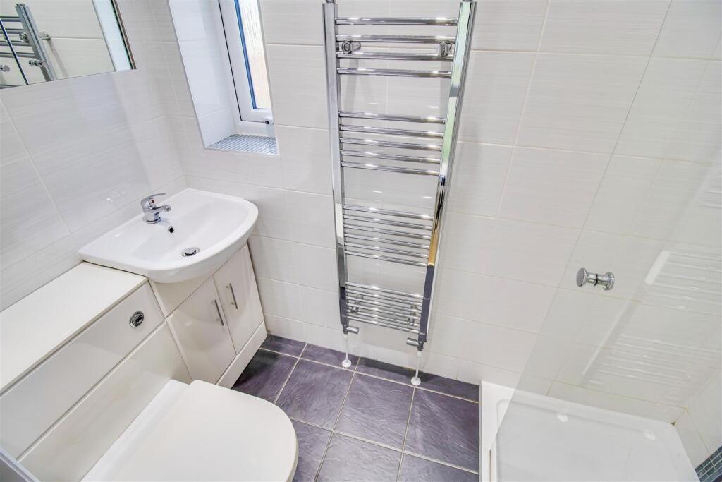 SHOWER ROOM/W.C.