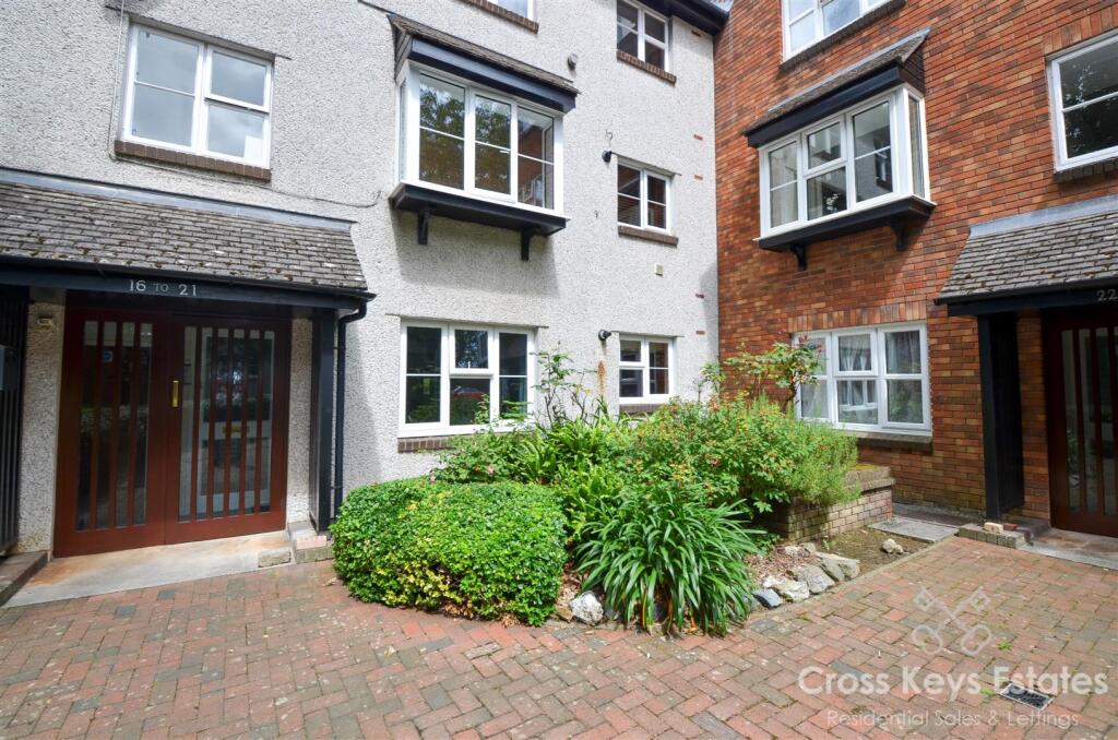 Communal Garden/Parking