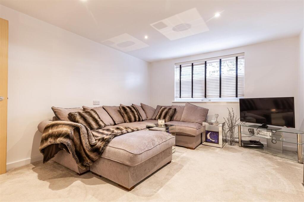 Hemnall Mews 10