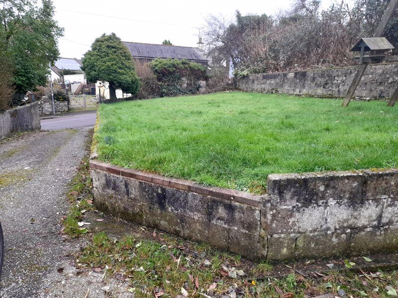 Front Lawn &amp; Drive