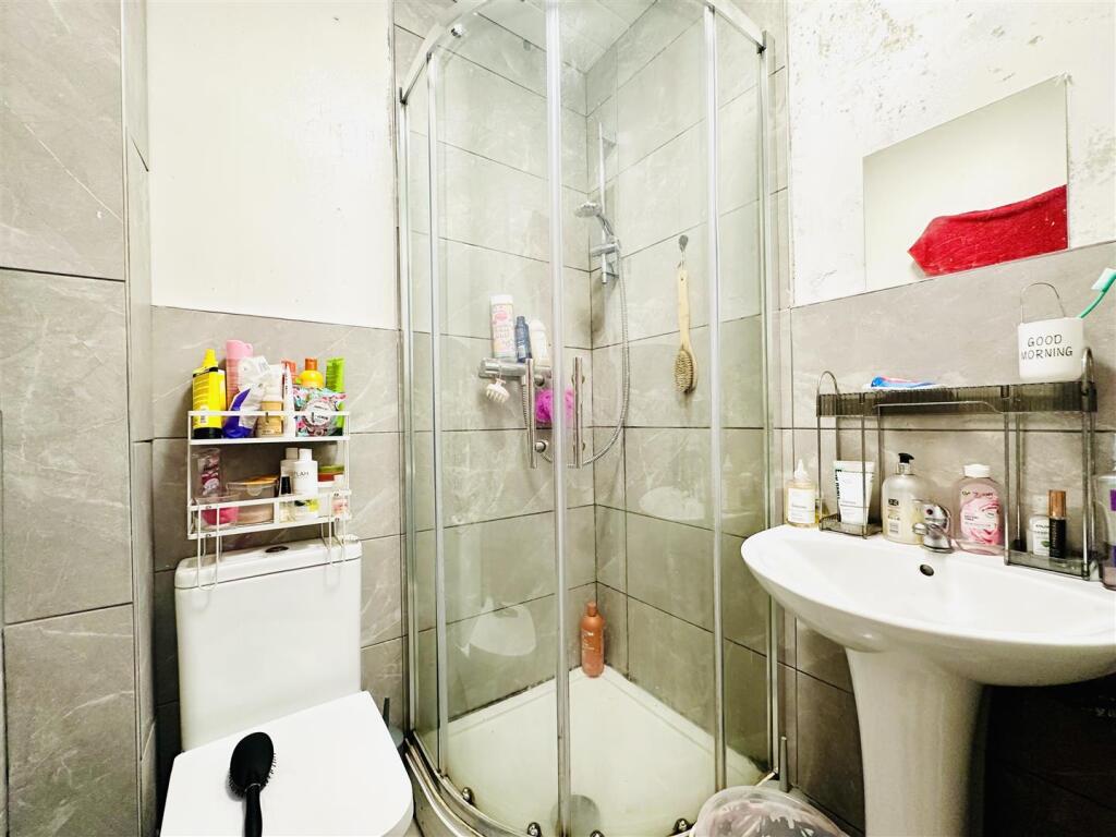 En suite to bedroom 1