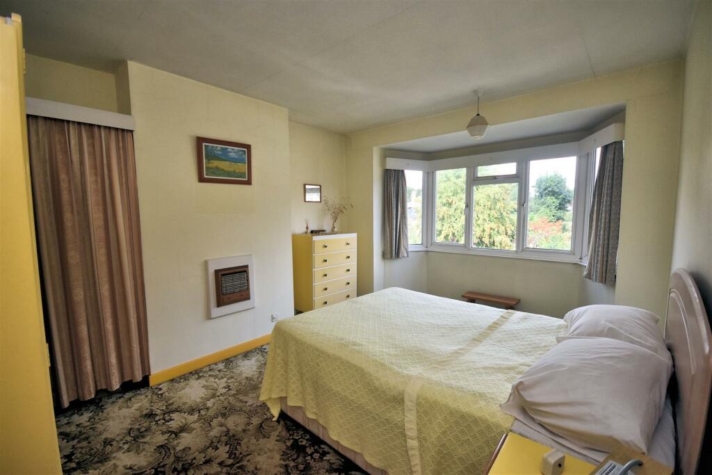 Bedroom 1.jpg