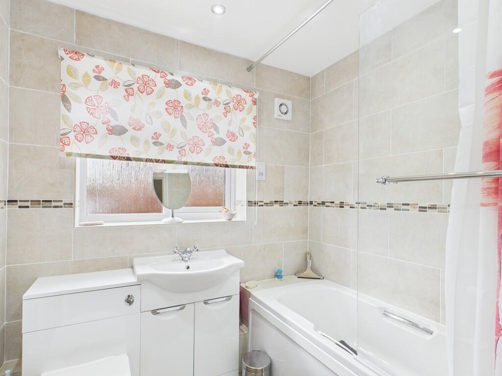 CAM03582G0-PR0136...