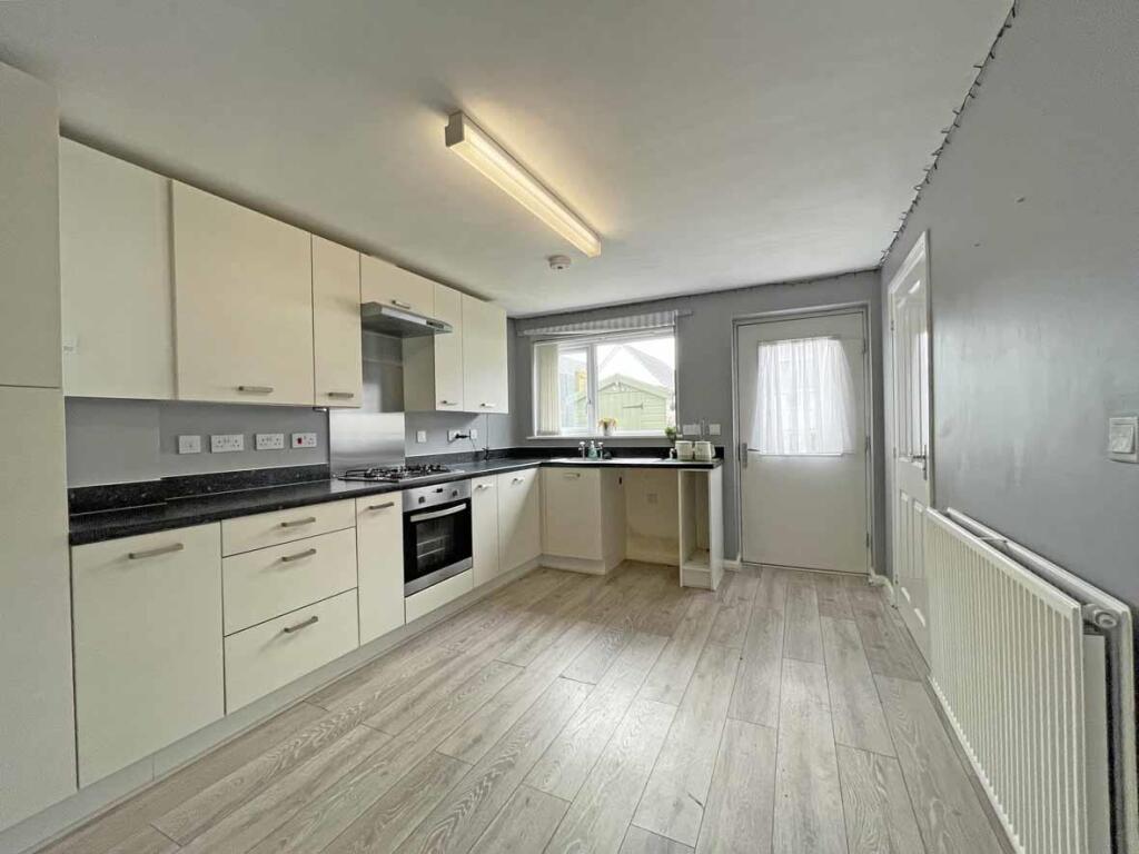 Yellowmead Road 40 Kitchen Front.jpg