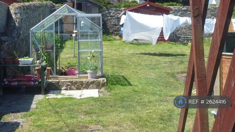 Garden With Large Shed 10x8ft