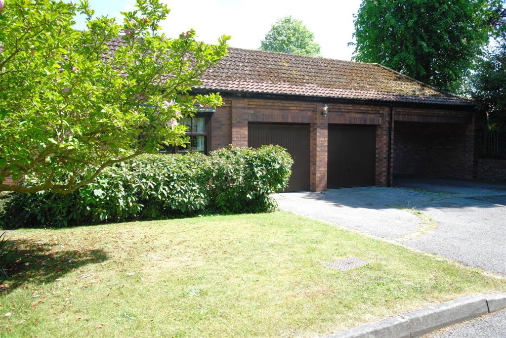 Double Garage Drive.jpg