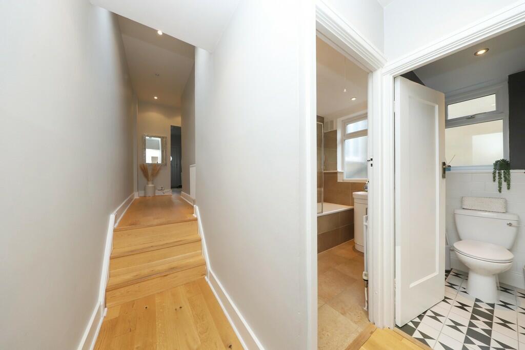 85a Field End Roa...