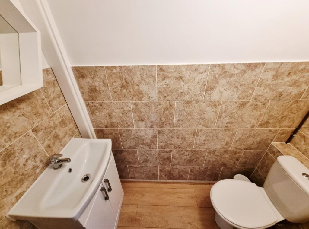 Cloakroom/wc