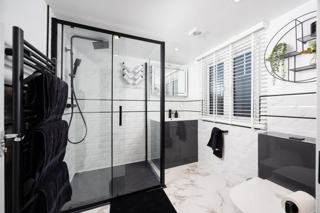 2 Cheddington Grove, HP22 7AB-30