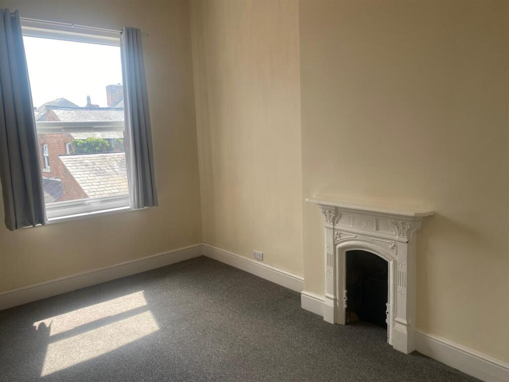 Bedroom 1.jpg