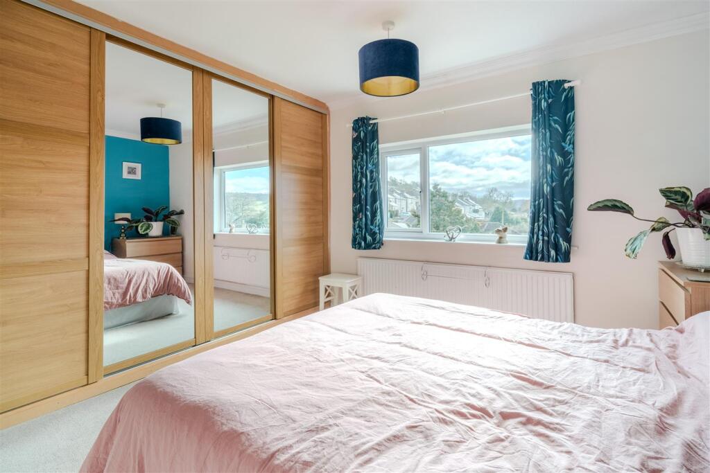 Bedroom 2-2.jpg