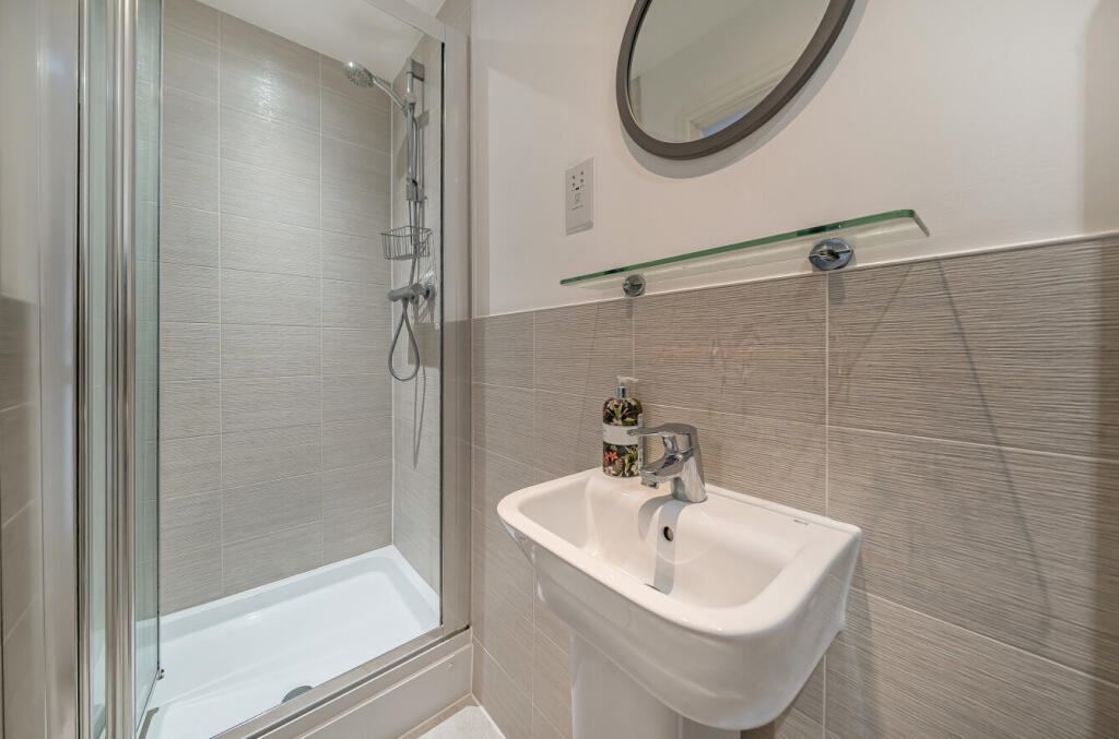 1373923-7-6901f27...