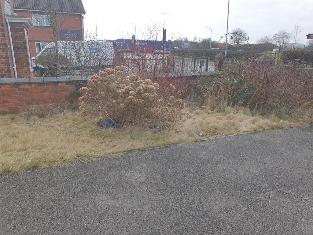 ADDITIONAL OUTSIDE PHOTOS