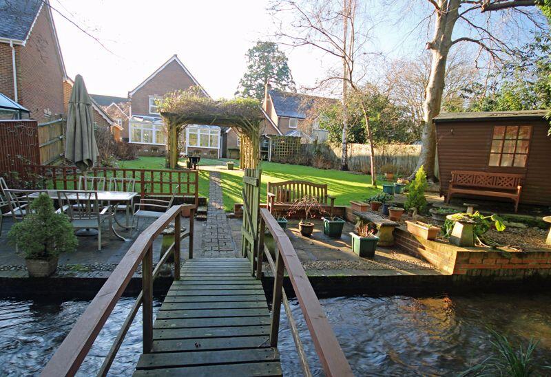 Bridge over stream 