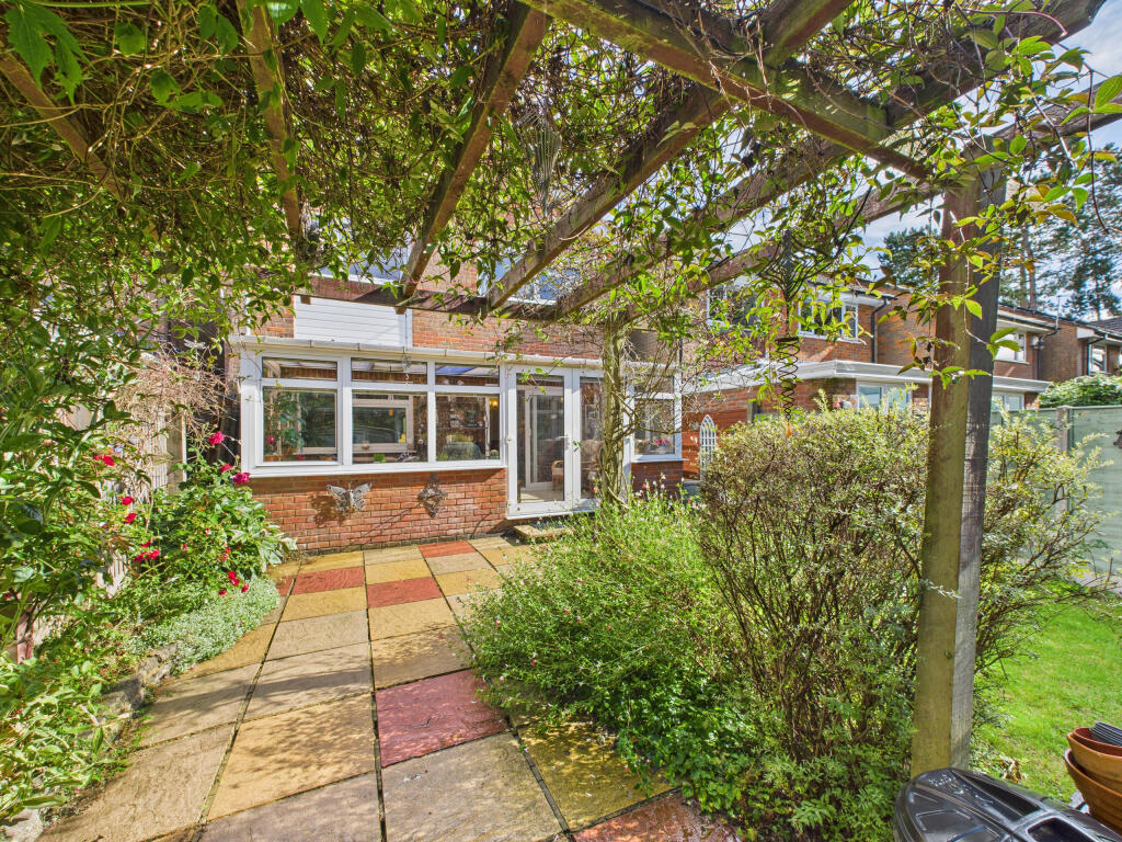 CAM02909G0-PR0484-STILL020