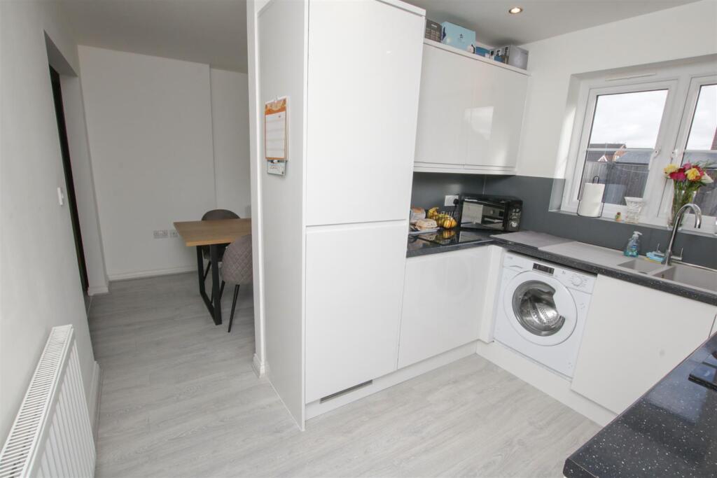 FITTED KITCHEN