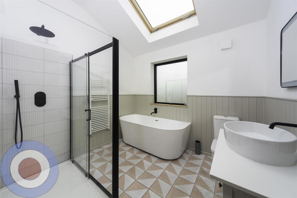 bathroom_2-Edit.jpg