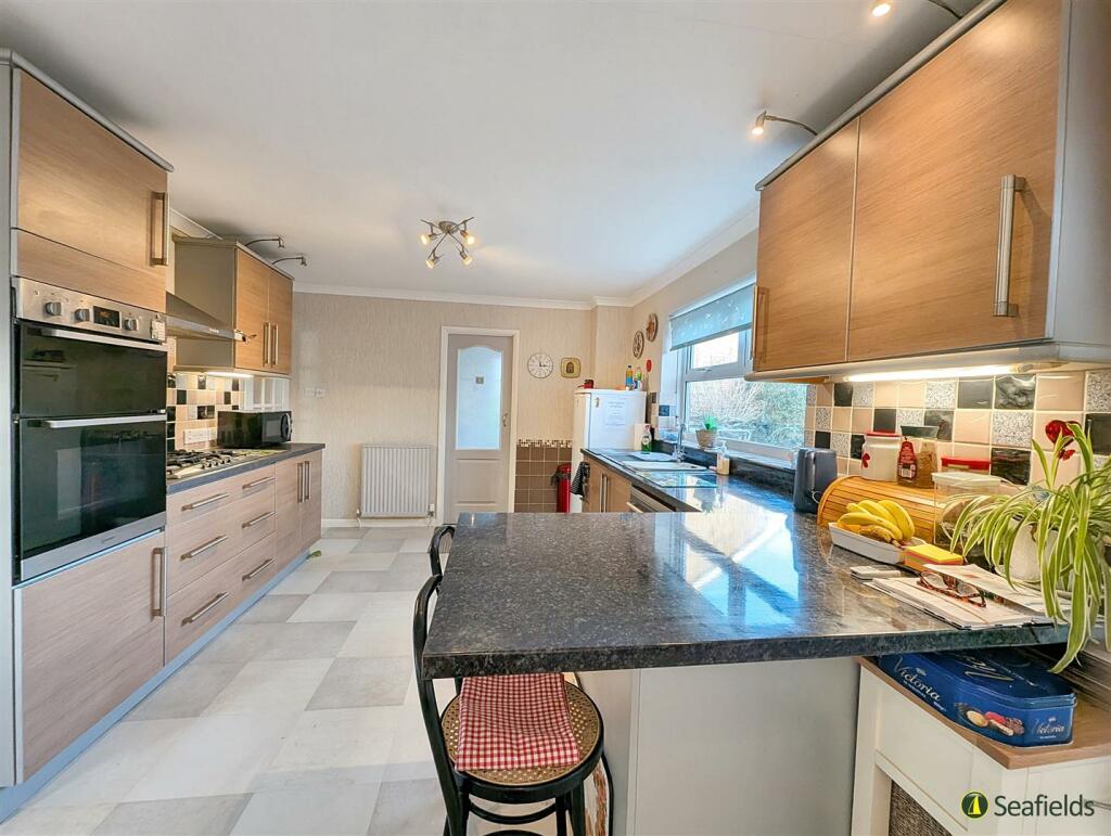 Kitchen/Breakfast Area